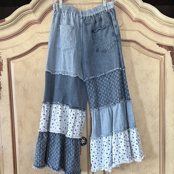 BlueVelvet Denim Tiered Patchwork Panel Flare Jeans size Medium - Picture 3 of 4
